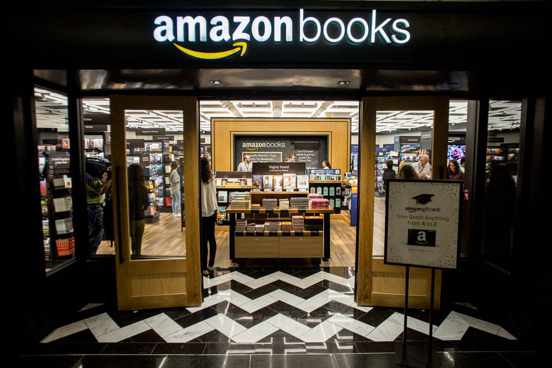 At the first Amazon Books store in New York City<br>(Jen Chung / Gothamist)